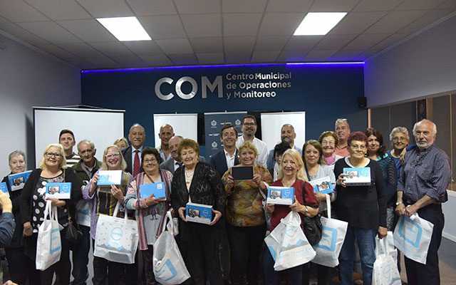Arroyo encabezó la última entrega de tablets a jubilados