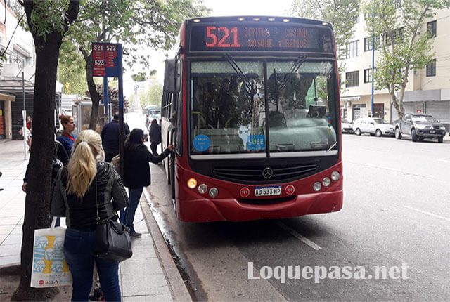 Se levantó el paro de los choferes de colectivos