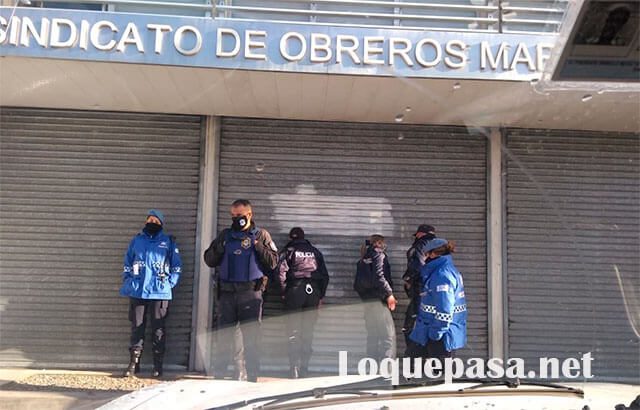 Marinero jubilado sigue con la huelga de hambre y ahora se atrincheró en la sede del SOMU