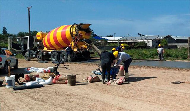 Avanzan las obras del playón deportivo en el barrio Las Américas