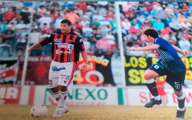 La pelota siempre al Gordo, al Mago Negro