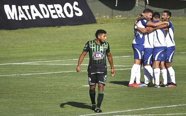 Alvarado se lució de visitante y goleó a Nueva Chicago por 5 a 2