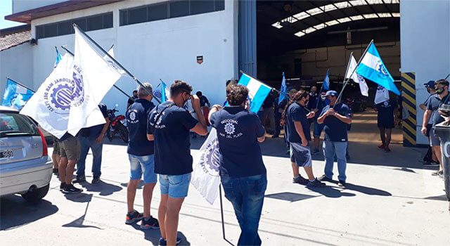 Trabajadores de la UOM denuncian despidos sin causa en la empresa Quiromed