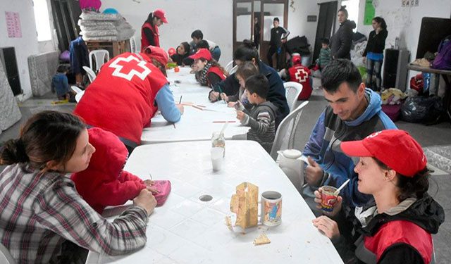 Periodistas no pudieron mostrar o entrevistar a los evacuados y se generó polémica