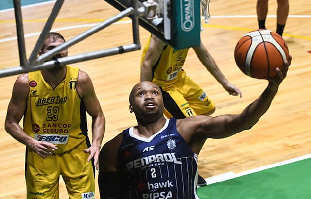 Peñarol perdió con un rival directo para ingresar a de playoffs