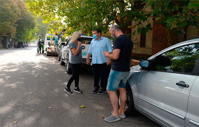 El Municipio retira vehículos abandonados de la vía pública