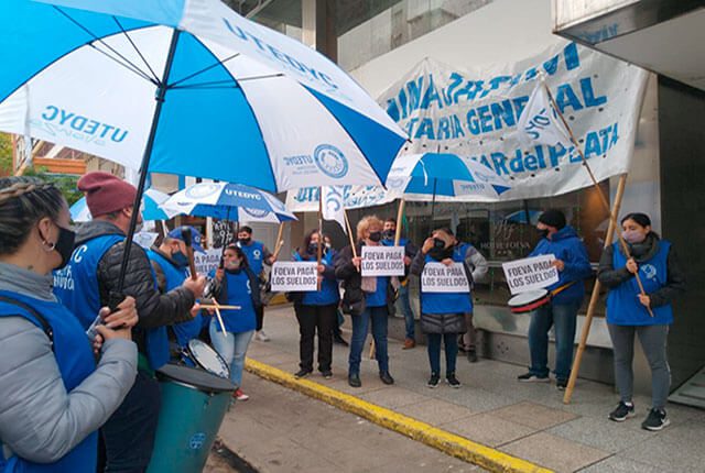 Ruidosa protesta de trabajadores frente al hotel de FOEVA