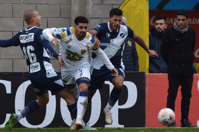Alvarado se trajo un buen punto de Villa Crespo