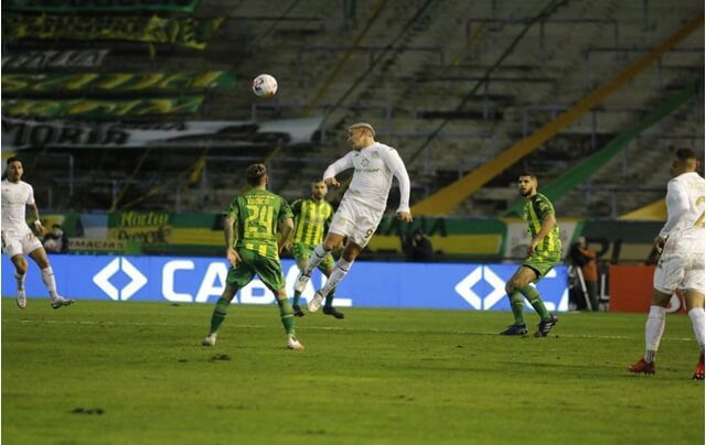 Aldosivi perdió frente a Racing y estiró su mala racha en condición de local