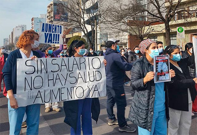 Trabajadores de la salud protestaron en las distintas clínicas reclamando mejoras salariales