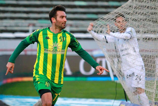 Aldosivi le ganó claramente a Colón por 3 a 0
