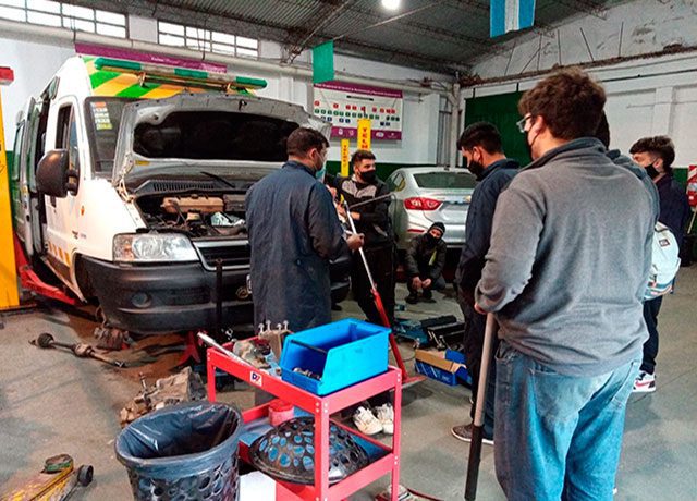 Centro de Formación Laboral de SMATA reparó dos ambulancias