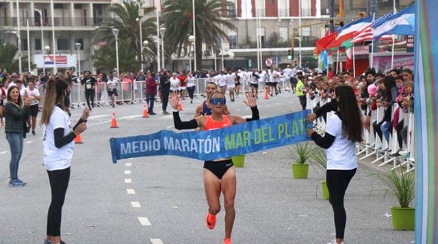Florencia Borelli ganó de punta a punta el Medio Maratón de Mar del Plata