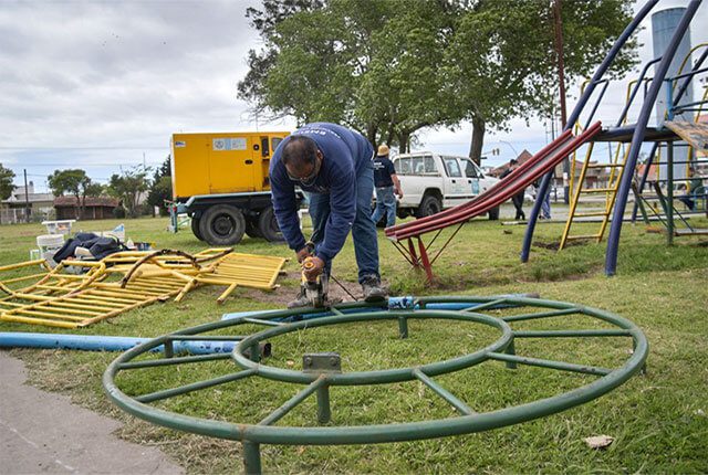 El Municipio limpió microbasurales y arregló la plaza del barrio Regional