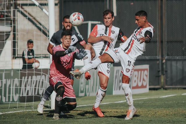 Alvarado sufrió un duro golpe ante Chacarita