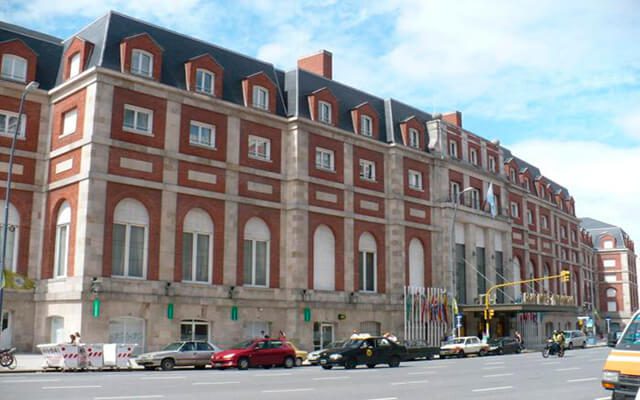 UTHGRA, en estado de alerta y movilización por despidos en el Hotel Provincial