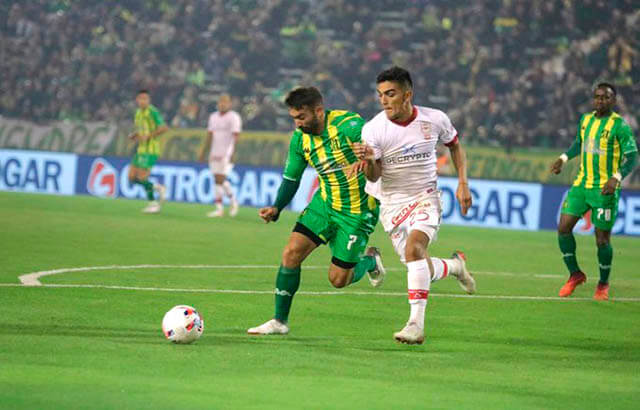 Aldosivi tuvo una mala noche y perdió claramente ante Huracán