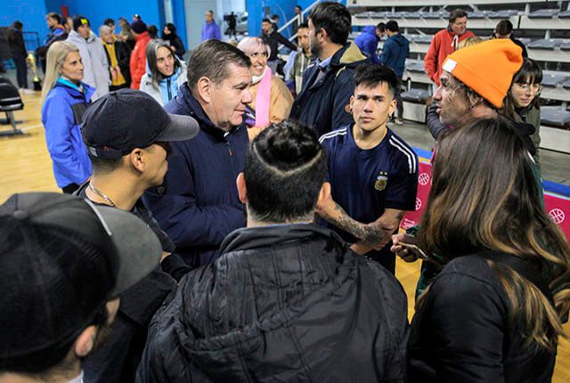 El Municipio entregó becas a más de 200 deportistas locales