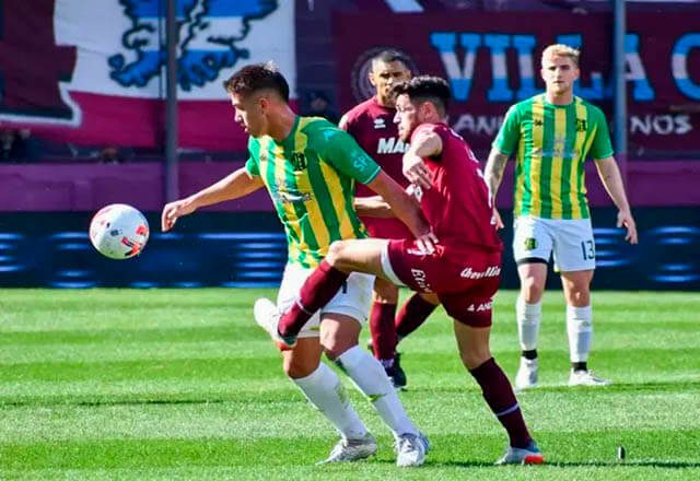 Aldosivi le ganó a Lanús sobre el final y salió de la zona de descenso