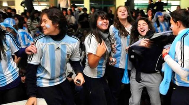 El ministro de Educación confirmó que se transmitirán los partidos del Mundial en las escuelas
