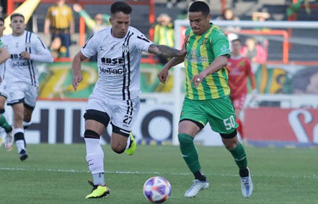 Aldosivi perdió por goleada y tiene un pie en el descenso