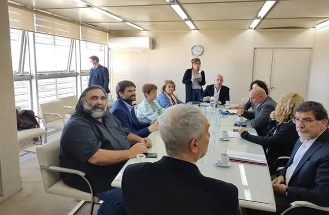 Paritarias: Provincia anunció un aumento de 25 por ciento para estatales