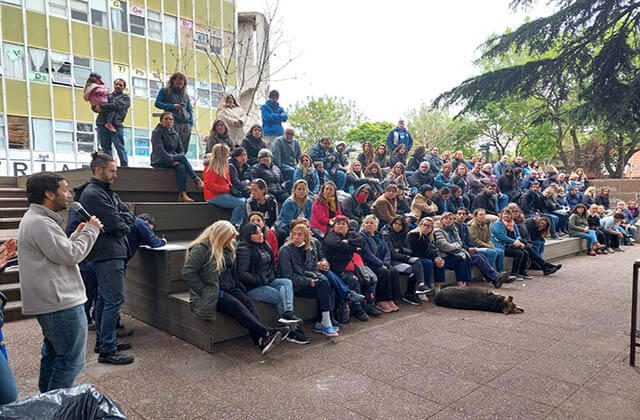 Trabajadores no docentes de la Universidad realizan un paro por 48 horas