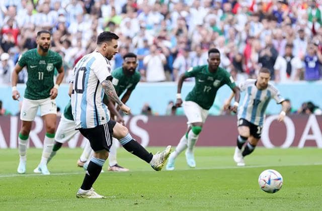 Argentina cayó ante Arabia Saudita en un debut para el olvido