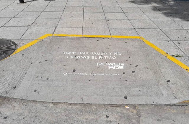 Rampas con publicidad: El municipio asegura que no estaban autorizadas pero solo pedirá que las limpien
