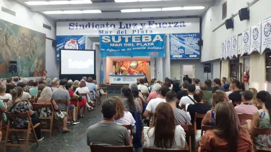 Docentes marplatenses aceptaron la propuesta del 40% de aumento
