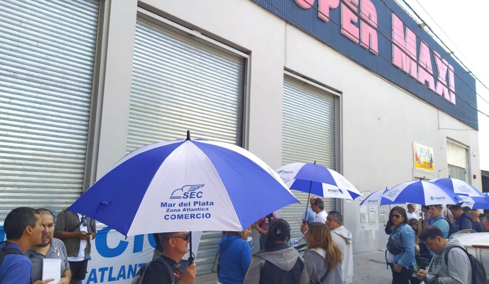 Tras el reclamo gremial, reincorporaron a la trabajadora despedida de un supermercado