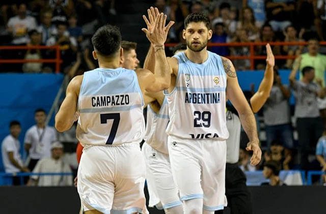 Argentina venció a Canadá en el Polideportivo y sueña con el Mundial