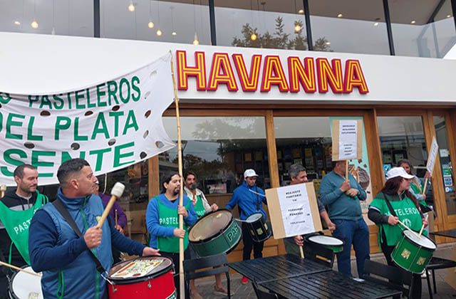 Pasteleros realizarán “escraches” el fin de semana largo ante la falta de acuerdo paritario en la rama Alfajoreros