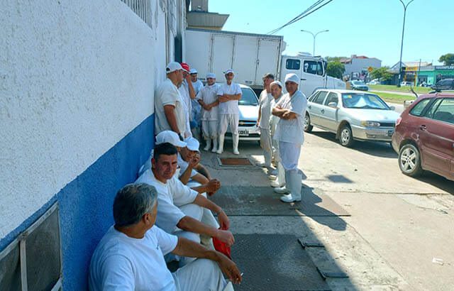 Toledo pagó la mitad del sueldo a los trabajadores y hay amenaza de un paro