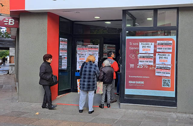 Los bancos adoptaron el horario de verano: atención de 8 a 13 hasta marzo de 2026