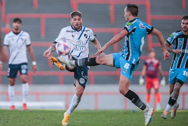 Alvarado no pasó del empate ante Almagro