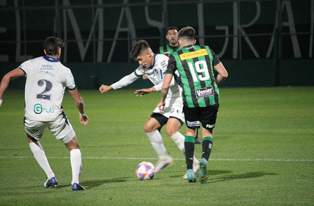 Alvarado consiguió un valioso empate sobre el final