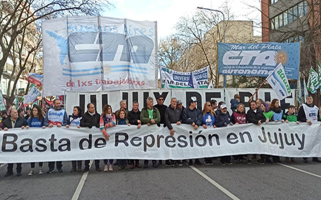 Sindicatos de la CTA destacan la adhesión al paro y realizan una marcha para repudiar la represión en Jujuy