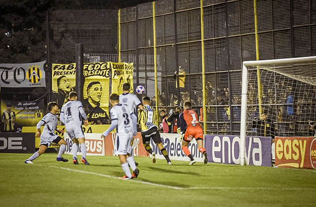 Alvarado luchó pero cayó ante Almirante Brown