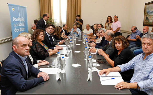 Los docentes aceptaron la oferta de Kicillof y cobrarán un 45% más de aumento