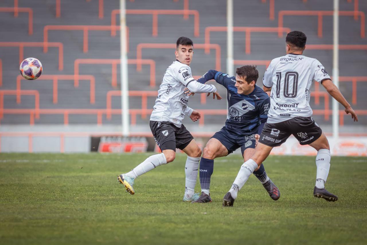 Alvarado buscó pero no paso del empate ante All Boys