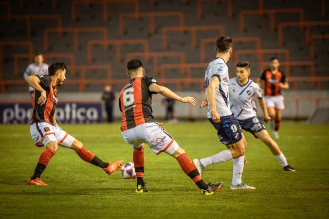 Alvarado empató sin goles ante Defensores de Belgrano