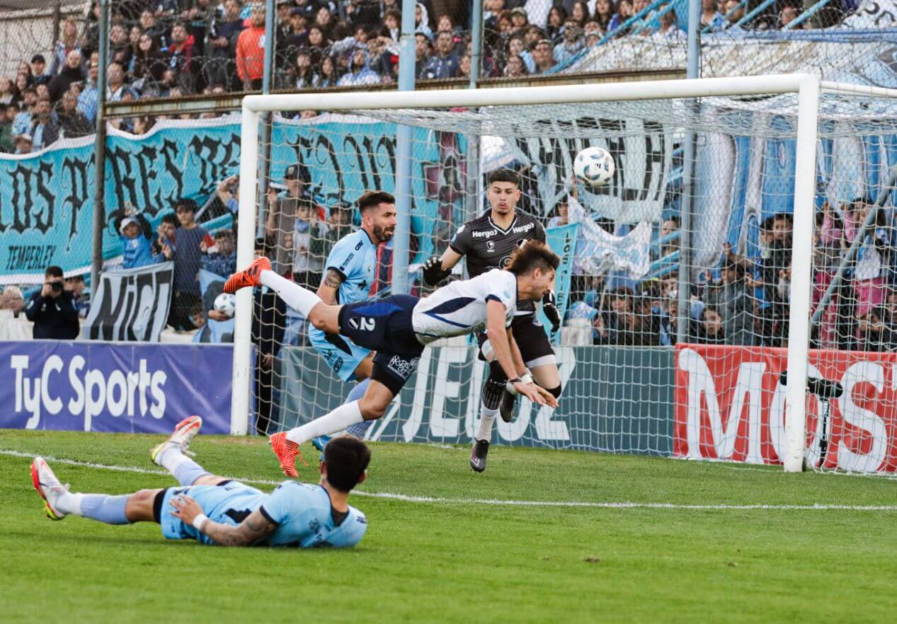 Increíble derrota de Alvarado: lo tenía ganado y en tres minutos Temperley se lo dio vuelta