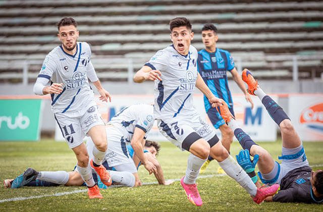 Alvarado consiguió una victoria que prácticamente le asegura mantener la categoría