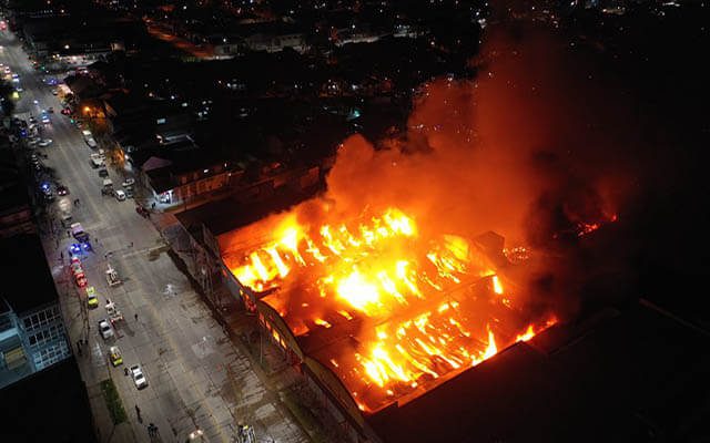 Desde la oposición pedirán informes para determinar si estaba habilitado uno de los depósitos incendiados