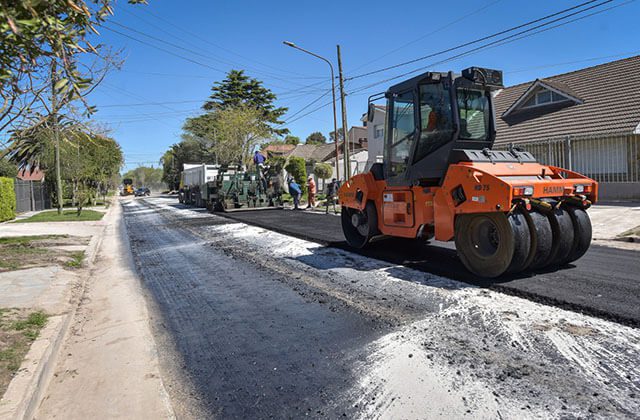 La Municipalidad avanza con las obras de cordón cuneta y pavimentación en el barrio Estrada