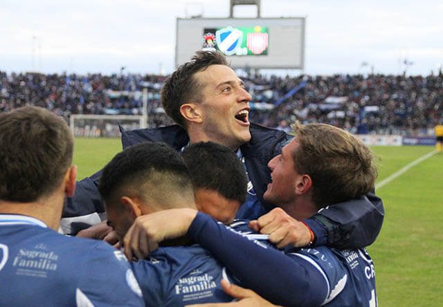 Alvarado le ganó sobre el final a Chacarita