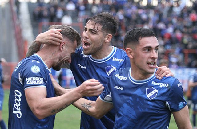Alvarado remontó un partido increíble sobre el final y se quedó con la victoria