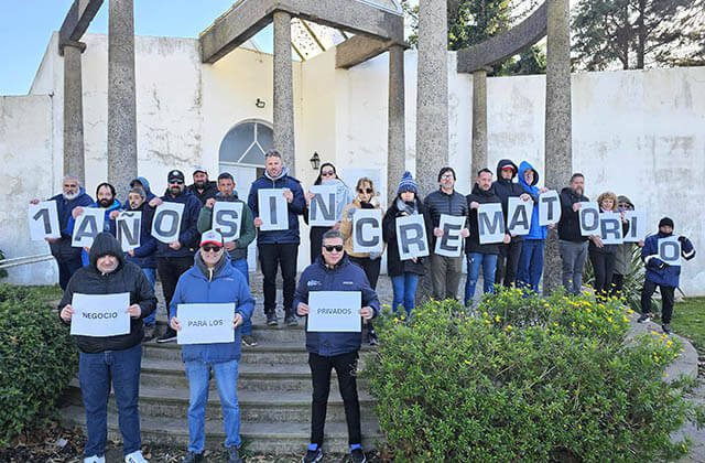 Municipales protestaron en el Cementerio Parque y denunciaron que hace un año no funciona el crematorio