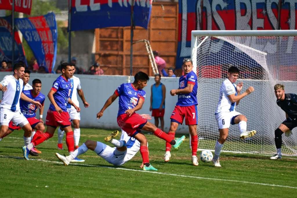 Tras el triunfo en el clásico, Alvarado cayó en Santiago del Estero